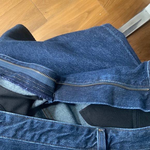 New Goldsign Jean Skirt With Slit at Front. Size 28 - Picture 11 of 12